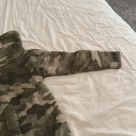 {Old Navy} sweatshirt - Picture 3 of 6